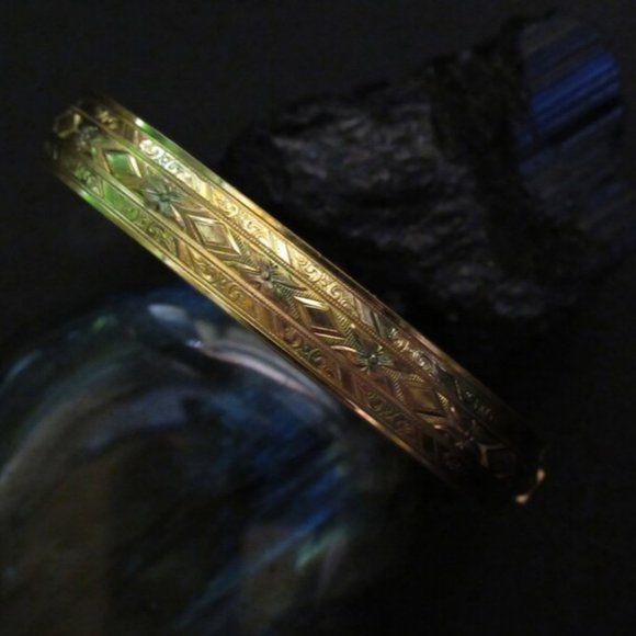 VICTORIAN Etched Bracelet | Beautiful Gold Bangle | Vintage Victorian - Tiny - Picture 4 of 10